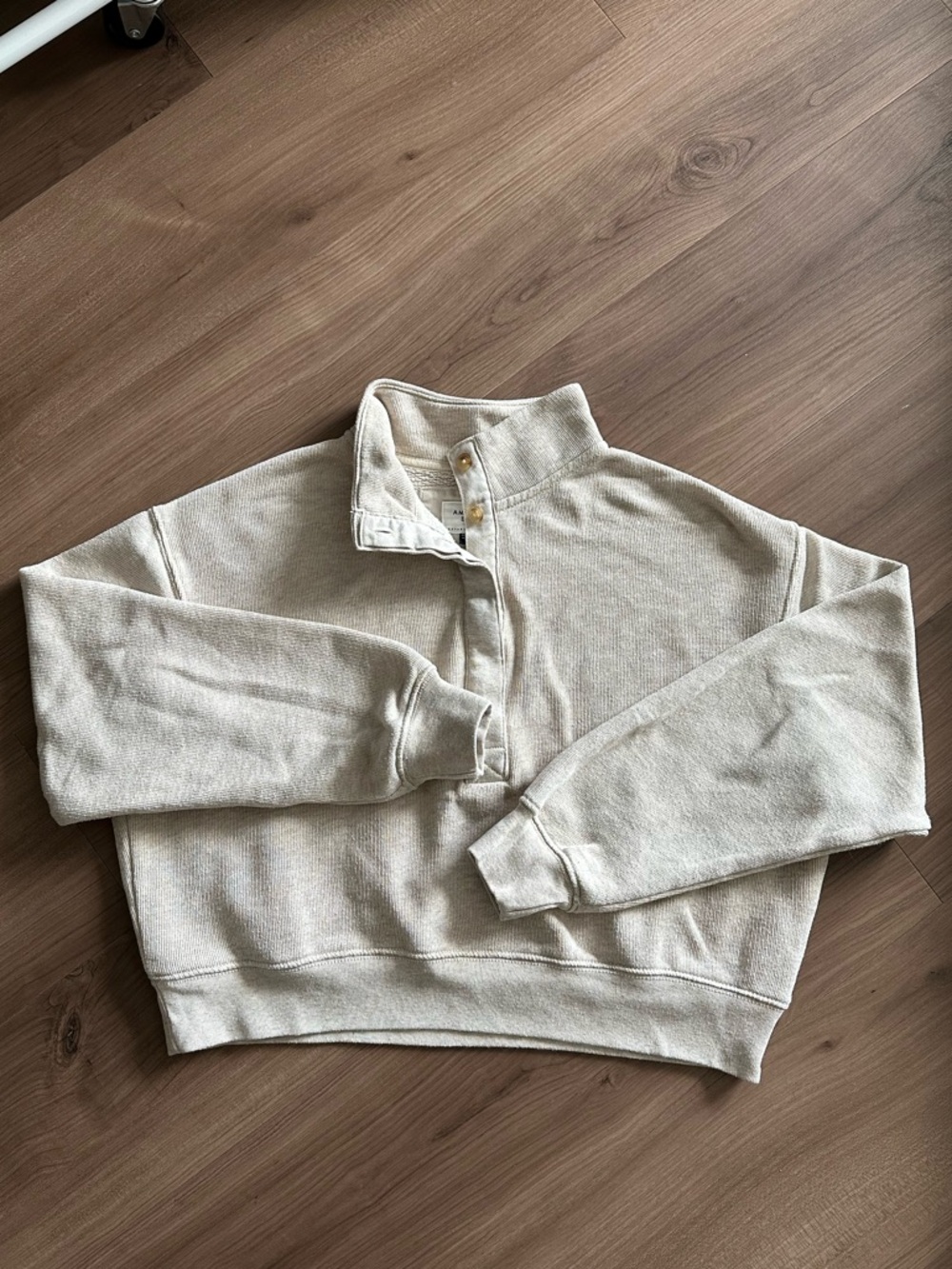 Cream buttoned sweatshirt
